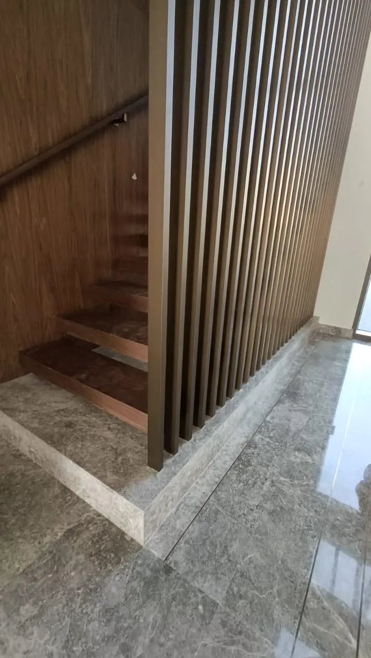Timber treads and fin screen at the foot of the stair